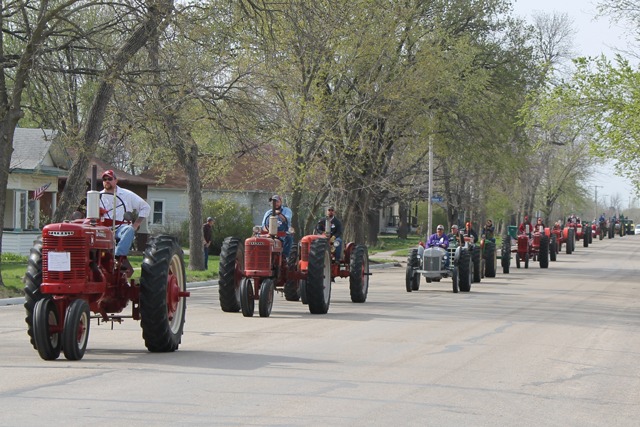 tractor-parade