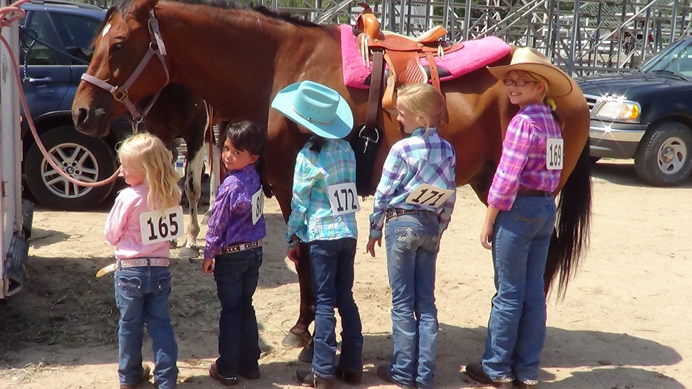 There’s nothing like a horse to make a child happy as verified by these students of Diane Haffener at the D-Bar Arena near St. George.